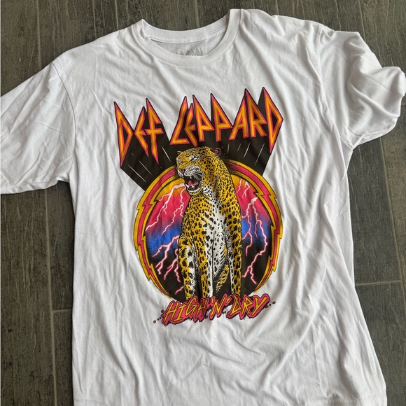 Def Leppard Women’s High and Dry White Graphic T shirt NWOT - Picture 8 of 14